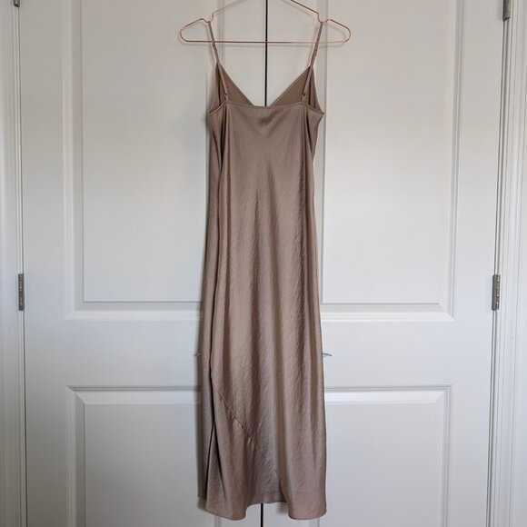⚠️ LAST CALL ‼️ Consign soon - NWOT Aritzia Only Slip Midi Dress - Picture 5 of 9